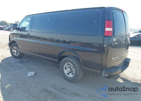 2003 Chevrolet Express z USA, uszkodzony, nr VIN 1GCGG25U931119360